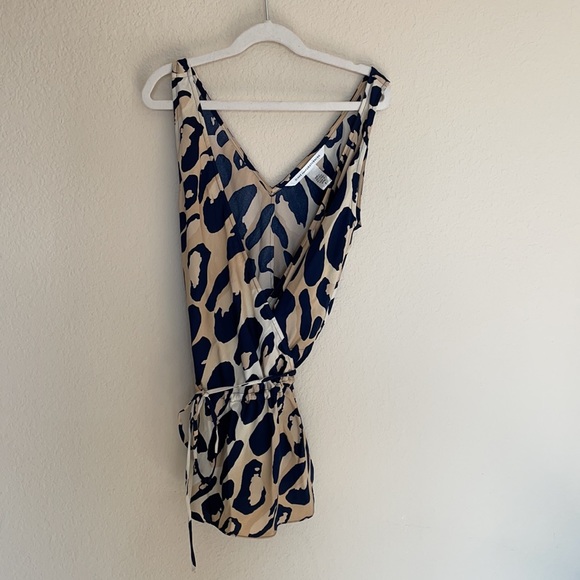 SOLD DVF Stein Silk Wrap Animal print top - Picture 5 of 7